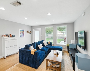 6501 Hickman Ave - Photo Thumbnail 7
