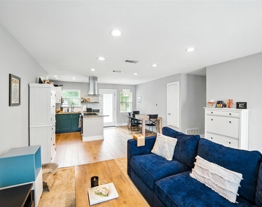 6501 Hickman Ave - Photo Thumbnail 10