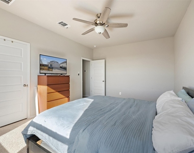 408 Black Opal Dr - Photo Thumbnail 5