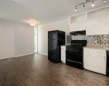 2900 Cole St - Photo Thumbnail 12