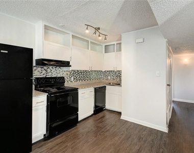 2900 Cole St - Photo Thumbnail 10