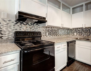 2900 Cole St - Photo Thumbnail 11