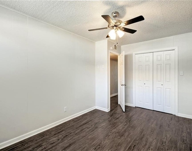 2900 Cole St - Photo Thumbnail 17