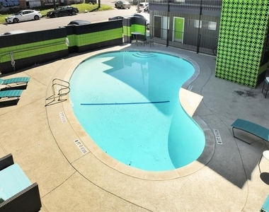 2900 Cole St - Photo Thumbnail 3