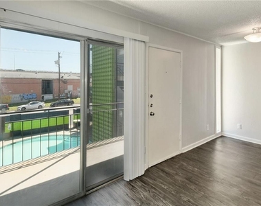 2900 Cole St - Photo Thumbnail 9