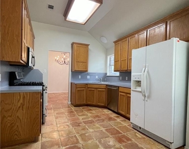 404 N Rainbow Bridge Dr - Photo Thumbnail 4