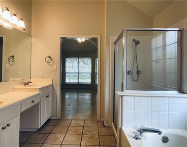 404 N Rainbow Bridge Dr - Photo Thumbnail 9