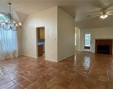 404 N Rainbow Bridge Dr - Photo Thumbnail 2