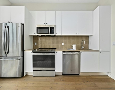 800 Embassy Dr - Photo Thumbnail 5
