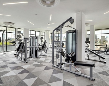 800 Embassy Dr - Photo Thumbnail 28