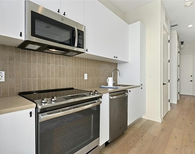 800 Embassy Dr - Photo Thumbnail 6