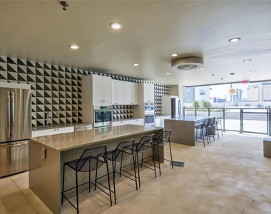 800 Embassy Dr - Photo Thumbnail 30