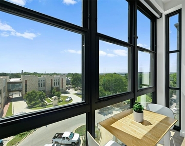 800 Embassy Dr - Photo Thumbnail 10