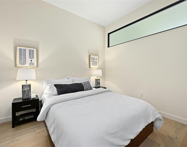 800 Embassy Dr - Photo Thumbnail 16