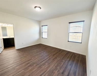 360 Bell Rings Dr - Photo Thumbnail 4