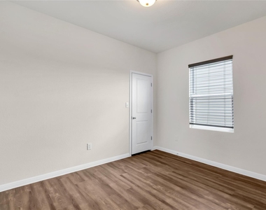 360 Bell Rings Dr - Photo Thumbnail 11