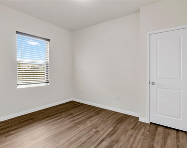 360 Bell Rings Dr - Photo Thumbnail 14