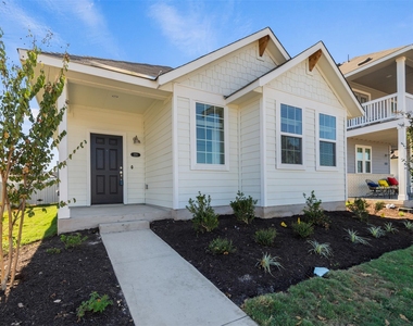 220 Fabion St - Photo Thumbnail 2