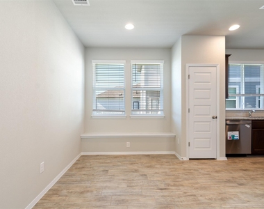 220 Fabion St - Photo Thumbnail 14