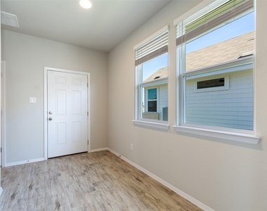 220 Fabion St - Photo Thumbnail 5