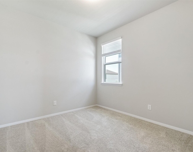220 Fabion St - Photo Thumbnail 25