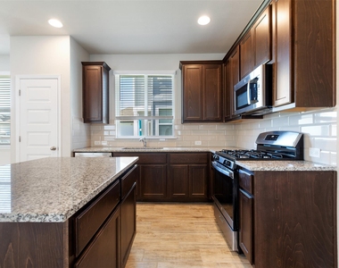 220 Fabion St - Photo Thumbnail 8