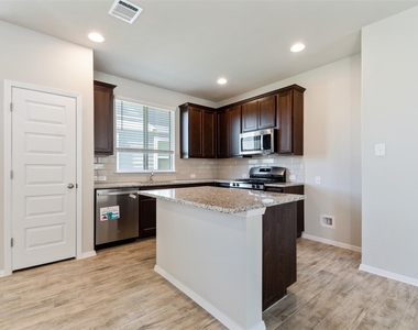 220 Fabion St - Photo Thumbnail 11