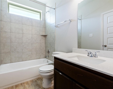 220 Fabion St - Photo Thumbnail 21
