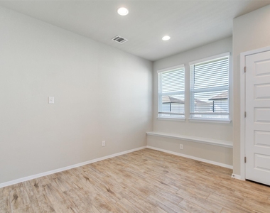 220 Fabion St - Photo Thumbnail 15
