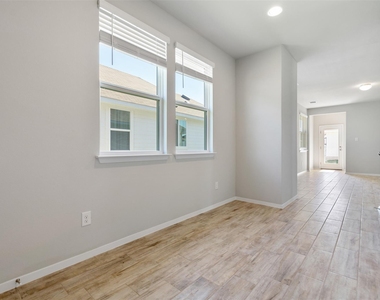 220 Fabion St - Photo Thumbnail 6