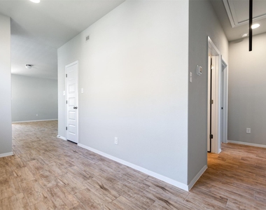 220 Fabion St - Photo Thumbnail 22