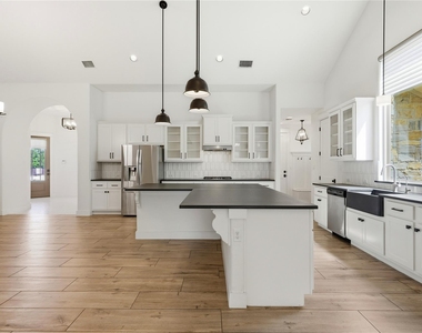 70 Santa Maria St - Photo Thumbnail 12