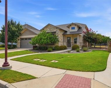 70 Santa Maria St - Photo Thumbnail 2