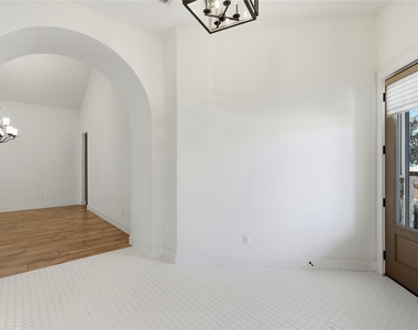 70 Santa Maria St - Photo Thumbnail 11