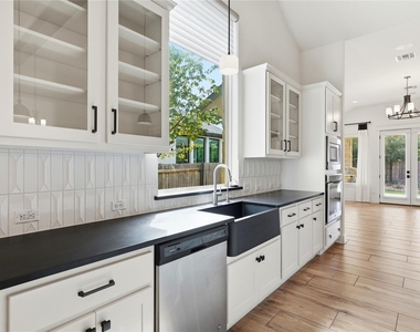 70 Santa Maria St - Photo Thumbnail 3