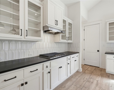 70 Santa Maria St - Photo Thumbnail 13