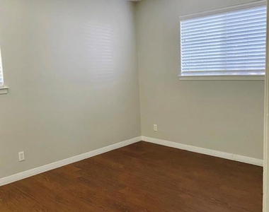 6109 Glen Meadow Dr - Photo Thumbnail 7