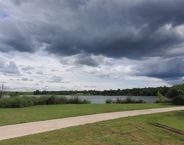 1717 Fountain Bridge Dr - Photo Thumbnail 28