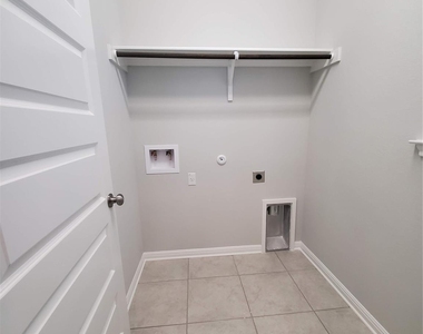 1717 Fountain Bridge Dr - Photo Thumbnail 9