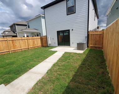 1717 Fountain Bridge Dr - Photo Thumbnail 12