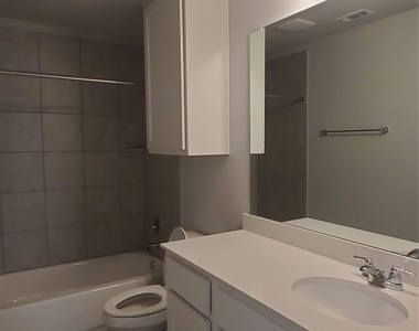 1717 Fountain Bridge Dr - Photo Thumbnail 20