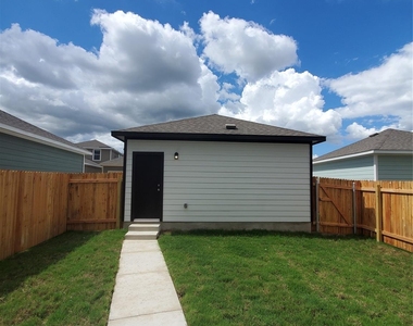 1717 Fountain Bridge Dr - Photo Thumbnail 11