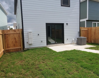 1717 Fountain Bridge Dr - Photo Thumbnail 13