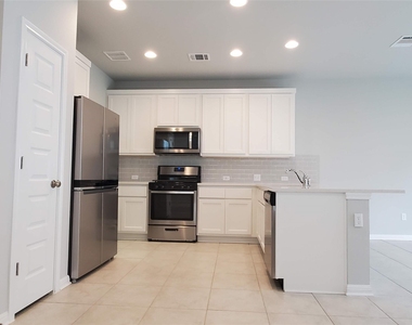 1717 Fountain Bridge Dr - Photo Thumbnail 4