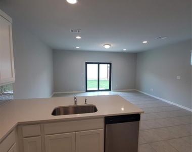 1717 Fountain Bridge Dr - Photo Thumbnail 8