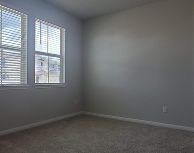 1717 Fountain Bridge Dr - Photo Thumbnail 15