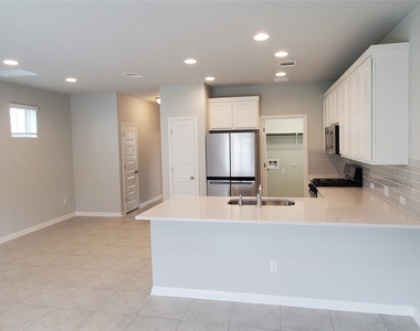 1717 Fountain Bridge Dr - Photo Thumbnail 5