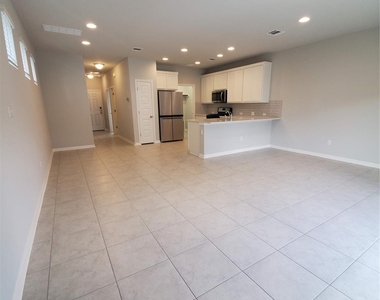 1717 Fountain Bridge Dr - Photo Thumbnail 10