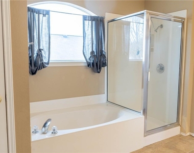 1608 Diana Dr - Photo Thumbnail 13