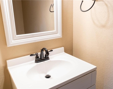 1608 Diana Dr - Photo Thumbnail 34